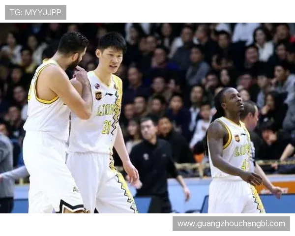 广州篮球队在全国锦标赛中以91分稳居积分榜首位，展现强劲实力