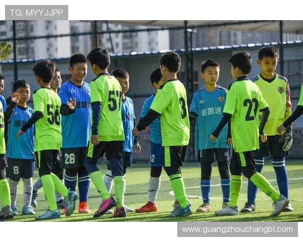 武汉足球队在最新足球状态排行榜中荣登第十名展现强劲实力与潜力 武汉足球队在最新足球状态排行榜中荣登第十名展现强劲实力与潜力