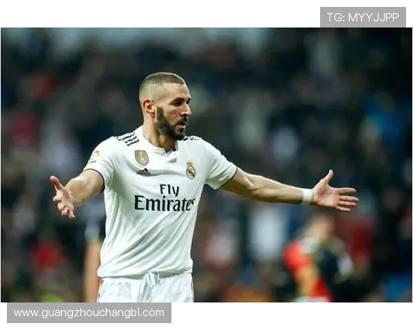 本泽马:从足球天才到传奇巨星的辉煌旅程与成就回顾