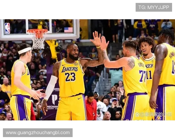 湖人快船激战12月巅峰对决球迷期待精彩瞬间与胜负悬念