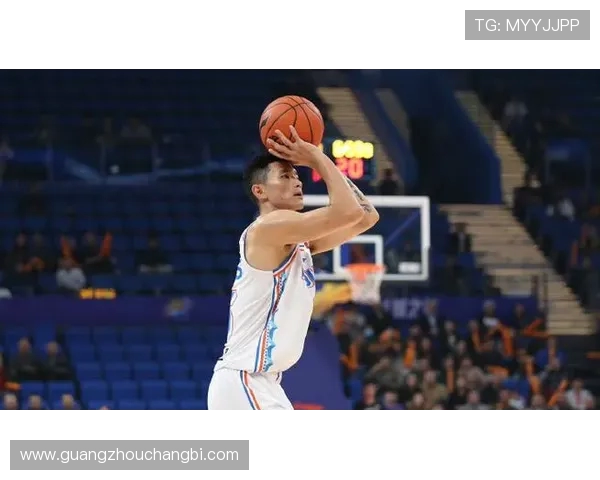 陈林坚:从青涩球员到篮球场上的璀璨明星之路 陈林坚:从青涩球员到篮球场上的璀璨明星之路