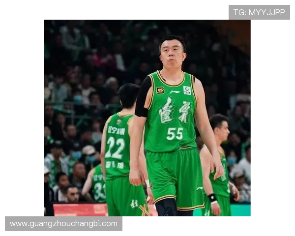 韩德君:从篮球新星到中国男篮的中流砥柱,见证时代的变迁与荣耀 韩德君:从篮球新星到中国男篮的中流砥柱,见证时代的变迁与荣耀