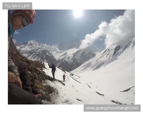 攀岩人生的深度对话：陈强与山峰的心灵交汇与挑战之旅